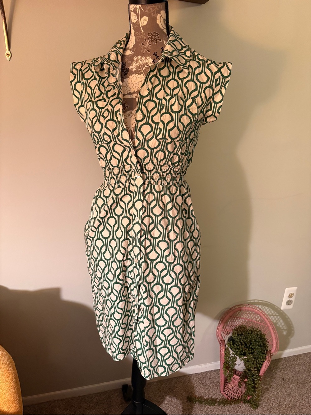 Sleeveless Geometric Midi Shirtdress in Green and White